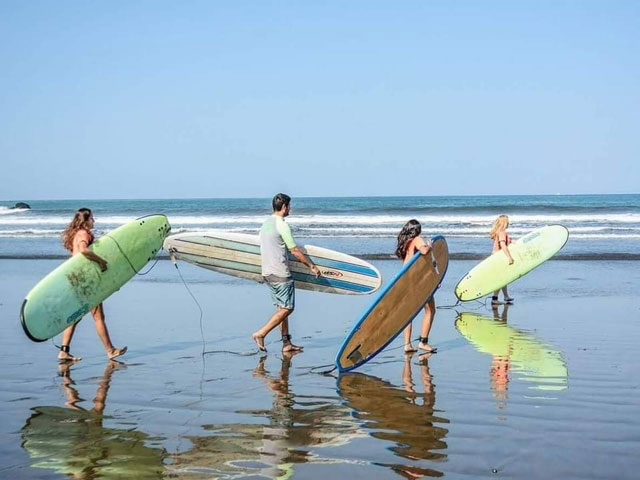 surfing in jaco 2